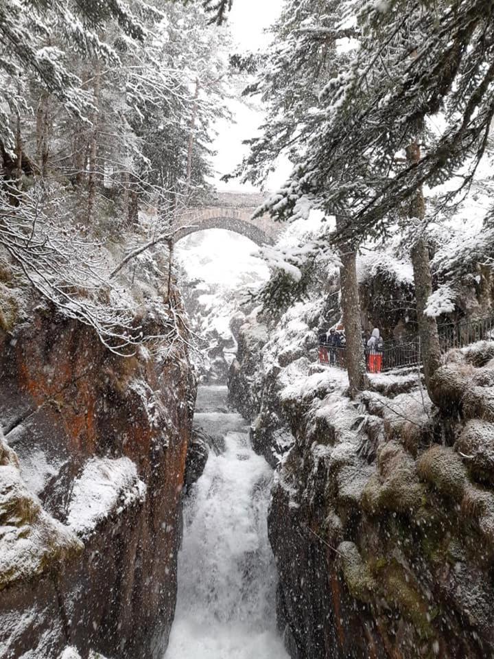 Appartamento Au Dessus Des Toits Cauterets Esterno foto